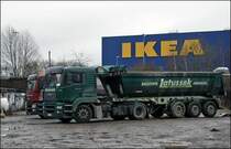 Das Firmengel�nde von Latussek befindet sich in einem Industriegebiet bei Dortmund. Auf dem  Hof  waren ein MAN TGA 18.430 D20 CommonRail mit Kempfmulden-Kippauflieger und ein unbekannter MAN TGM. (24.01.2009)
