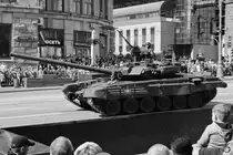 Ein T-90-Panzer während der Generalprobe am 7.5.2016 für die Parade zum 71. Jahrestag des Siegs über Nazi-Deutschland im Zweiten Weltkrieg in Moskau.