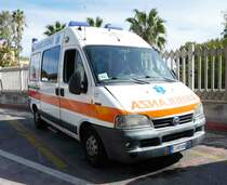 =Fiat Ducato eines privaten Rettungsdienstes steht im September 2017 in San Bartolomeo/I