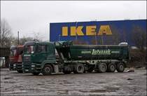 Das Firmengelnde von Latussek befindet sich in einem Industriegebiet in Dortmund. Auf dem  Hof  waren ein MAN TGA 18.430 D20 CommonRail mit Kempfmulden-Kippauflieger und ein unbekannter MAN TGM. (24.01.2009)
