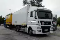 =MAN der Spedition GRAF-Transporte steht auf einer Rastanlage an der A7, 09-2017