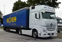 =MB Actros der Spedition  KOCH  steht auf einer Rastanlage an der A7, 09-2017
