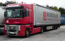 =Renault-Sattelzug der Spedition  MUNDIGLER  steht auf einer Rastanlage an der A7, 09-2017