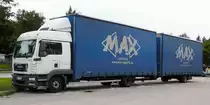 =MAN - Hängerzug der Spedition  max-logistik  steht auf einer Rastanlage an der A7, 09-2017