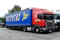 =Scania R 450 - Sattelzug der Spedition  carreras  steht auf einer Rastanlage an der A7, 09-2017