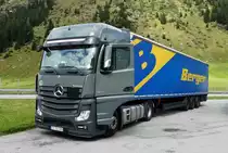 =MB Actros - Sattelzug von  BERGER  rastet vor dem San Bernhardino-Tunnel, 09-2017