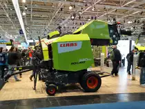 Claas Rollant 340 RC am 18.11.17 auf der Agritechnica in Hannover 