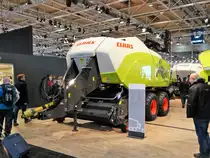 Claas Quadrant 5300 RC am 18.11.17 auf der Agritechnica in Hannover 