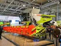 Claas Lexion 780 mit Corio Mähwerk am 18.11.17 auf der Agritechnica in Hannover