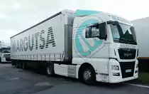 =MAN-Sattelzug von  MARGUTSA  steht auf einer Rastanlage an der A7, 09-2017