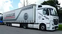 =MB Actros-Sattelzug der Spedition  slavco sega  aus Maribor rastet an der A7 im September 2017