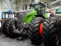 Fendt Vario 1050 mit Doppelbereifung am 18.11.17 auf der Agritechnica in Hannover
