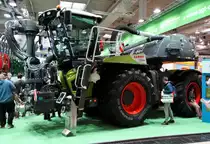 Claas Xerion 4000 Saddle Trac mit SGT Güllefass am 18.11.17 auf der Agritechnica in Hannover