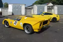 Gelbes Doppel: Lola T70 MK3B vor Ford Mustang auf dem Oldtimertreffen am Bikertreff Krefeld, 24.9.17