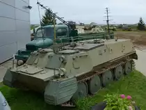 Ein geländegängiges, leicht gepanzertes und schwimmfähiges Gleiskettenfahrzeug vom Typ GT-MU im Imperial War Museum Duxford. (September 2013) 