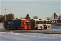 Kleinen Treffen: Polnischer DAF XF105.410(?) von SCHADE und zwei RENAULT MAGNUM 460PS von Roni Trans. (11.01.2009)