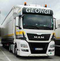 =MAN-Sattelzug der Spedition GEORGI steht auf einem Rastplatz an der A 3 im November 2017
