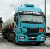 =Iveco-Tanksattelzug der Spedition Kleinwächter steht auf einem Rastplatz an der A 3 im November 2017