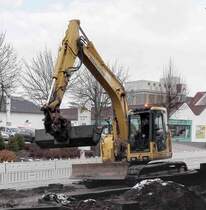 =Komatsu-Bagger eingesetzt auf einer Baustelle in Hünfeld im Dezember 2017