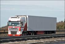 DAF XF95.480(?) mit einem Khlauflieger ist bei Ldenscheid unterwegs. (12.01.2009)
