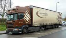 =Scania-Sattelzug von  Lüpsen&Sohn  steht auf einem Rastplatz an der A 3 im November 2017