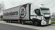 =Iveco-Sattelzug der Spedition WALLENBORN rastet im November 2017 an der A3
