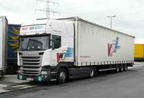 =Scania R 410-Sattelzug von VTE rastet an der A 3 im November 2017