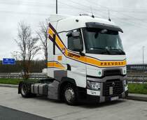 =Renault-Sattelzugmaschine steht im November 2017 auf einem Rastplatz an der A3