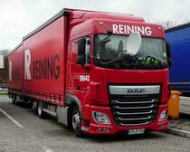 =DAF XF-Hängerzug der Spedition  REINING  rastet im November 2017 an der A3