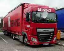 =DAF XF-Hängerzug der Spedition  REINING  rastet im November 2017 an der A3
