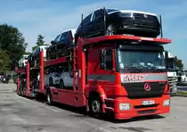 =MB Axor-Autotransporter steht auf einem Rastplatz an der A 5 im September 2017 