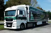 =MAN-Sattelzug von  bergbauernmilch  gesehen auf einem Rastplatz an der A 5 im September 2017