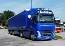 =Volvo-Sattelzug von  ThomasTolkTrans  rastet im September 2017 an der A 5