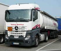 =MB Actros-Tankzug von  Rüberg Spedition  rastet im September 2017 an der A 5