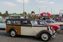 IFA F8 (Nachfolger des DKW F8), Kombikarosserie mit Holzdeckung an der Seite, fotografiert auf der Hungaroring Classic am 01.10.2017.