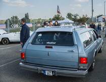 Oldsmobile Eighty-Eight Wagon (Rückansicht), fotografiert auf der Hungaroring Classic am 01.10.2017.