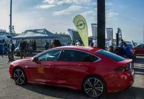 Roter Opel insignia B Grand Sport, fotografiert auf der Hungaroring Classic am 01.10.2017.