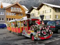 Dotto Traktor als Strasseneisenbahn unterwegs am Brienzer Weihnachtsmarkt am 02.12.2017
