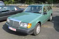 Ein Mercedes W124 auf dem Oldtimertreffen am Bikertreff Krefeld, 24.9.17