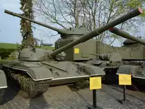 Der mittlere Kampfpanzer T-64 im Nationalen Museum der Geschichte der Ukraine im 2. Weltkrieg. (Kiev, April 2016)