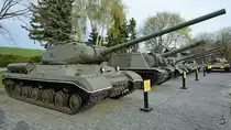 Ein schwerer Kampfpanzer IS-1 im Nationalen Museum der Geschichte der Ukraine im 2. Weltkrieg. (Kiev, April 2016)