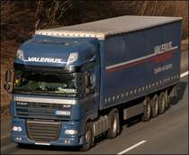 DAF XF105.460 von Valeurs Transporte aus dem Hochsauerlandkreis ist in Richtung Sden unterwegs.
