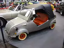 Biscúter 200. 1953 - 1960. An der Entwicklung dieses, zweisitzigen, minimalistischen Autos, war unter anderen auch der Franzose Gabriel Voisin beteiligt. Das Franco-Regime wollte mit diesem Microcar, Spanien in den 1950´er Jahren mobil machen. Angetrieben wird dieses Fahrzeug von einem 1-Zylinderzweitaktmotor mit einem Hubraum von 197 cm³, der 10 PS leistet. Essen Motor Show am 09.12.2017.
