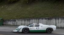 Seitenansicht: Porsche 910 Endurance Rennauto, fotografiert auf der Hungaroring Classic am 01.10.2017.