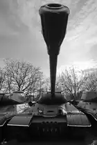 Ein schwerer Kampfpanzer IS-2 im Nationalen Museum der Geschichte der Ukraine im 2. Weltkrieg. (Kiev, April 2016)