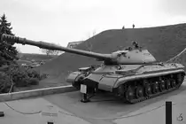 Ein schwerer Kampfpanzer T-10M im Nationalen Museum der Geschichte der Ukraine im 2. Weltkrieg. (Kiev, April 2016)