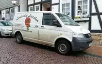 =VW T5 vom Lindenhof-Lädchen steht im Dezember 2017 in Fritzlar