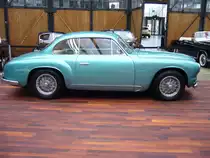 Alfa Romeo 1900 CS mit einer Karosserie von Touring. Der abgelichtete Wagen stammt aus dem Jahr 1953. Der 4-Zylinderreihenmotor hat einen Hubraum von 1884 cm³ und leistet 100 PS. Classic Remise Düsseldorf am 19.12.2017.