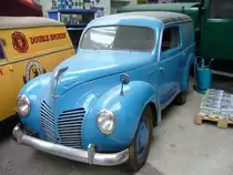 Ford Kastenwagen auf Basis des Taunus G73. Der Wagen diente als Servicewagen eines Ford Händlers. Der Aufbau stammt vermutlich von Plasswilm. Der 4-Zylinderreihenmotor hat einen Hubraum von 1172 cm³ und leistet 34 PS. Nutzfahrzeugmuseum Halle 31 in Willich am 19.12.2017.