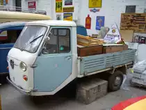 Profilansicht eines Neckar Pully Lastendreirades. Nutzfahrzeugmuseum Halle 31 in Willich am 19.12.2017.